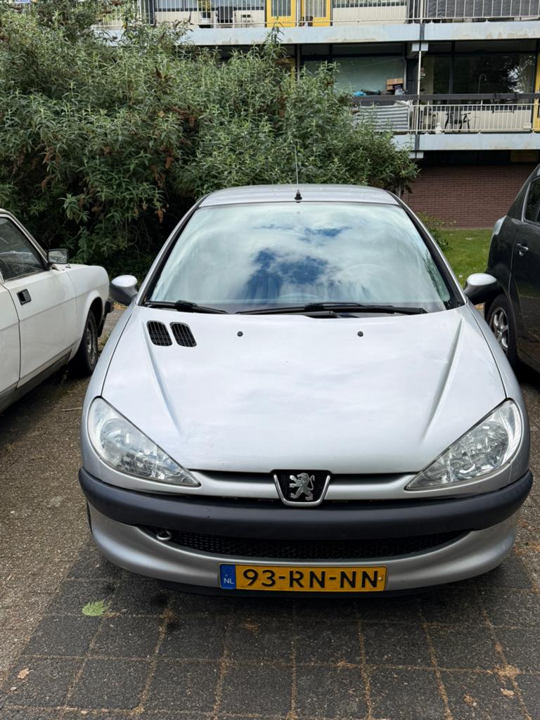 Peugeot 206 1.4 Challance 5D AUT 2005 Grijs, Particulier, 1100 kg, Zilver of Grijs, 955 kg