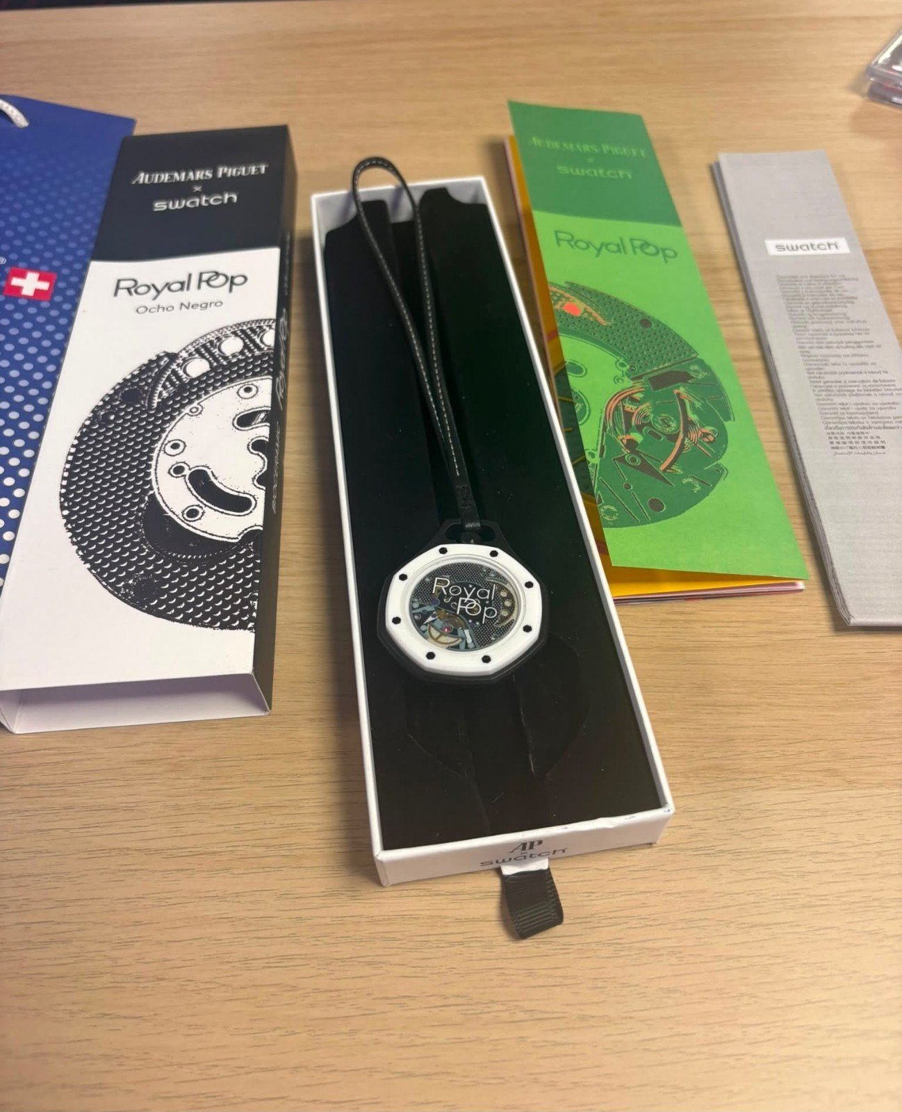 Swatch x Audemars Piguet Royal Pop Panda, Ophalen of Verzenden, Nieuw