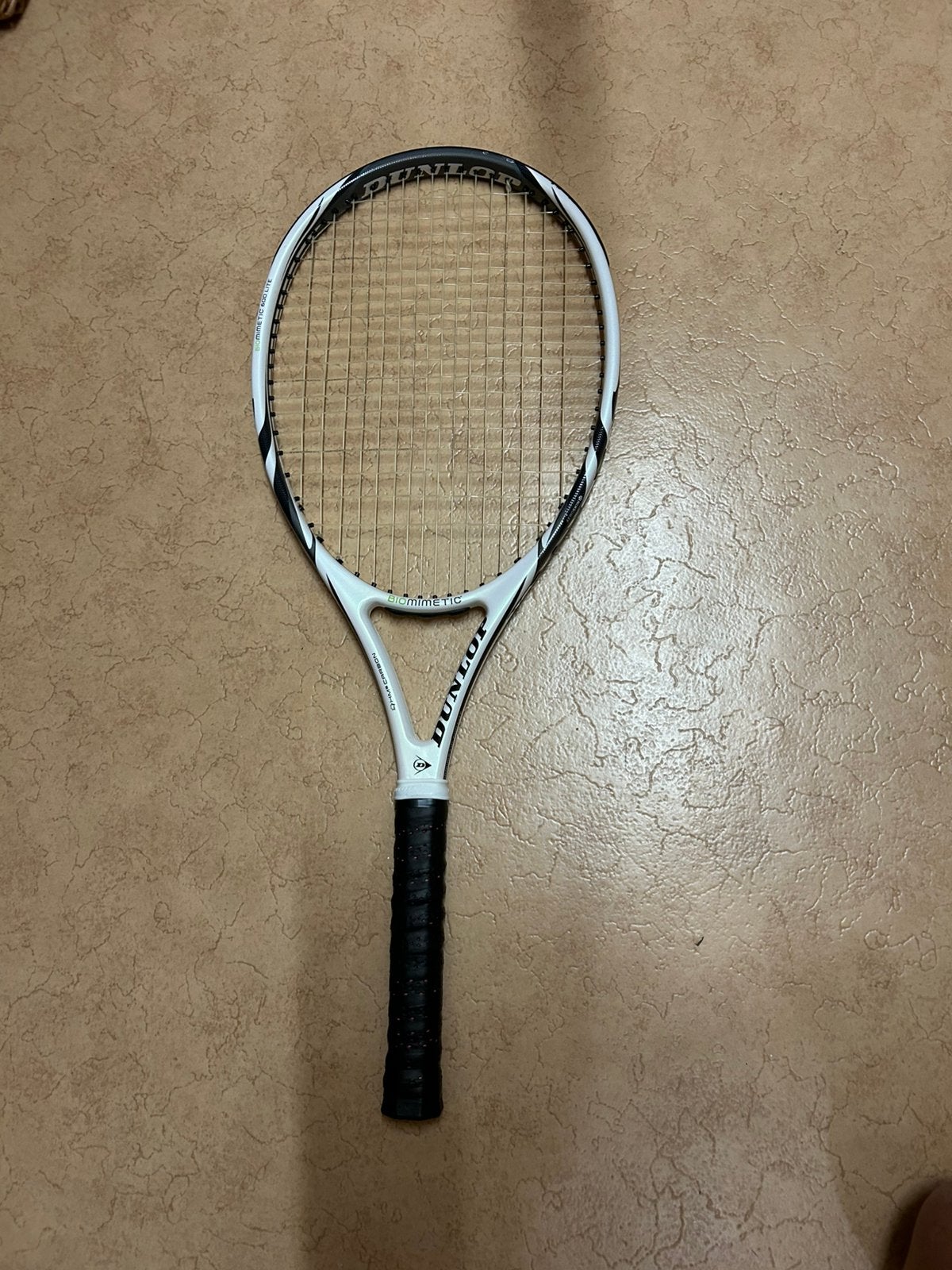 Dunlop tennis racket, Sport en Fitness, Tennis, Ophalen of Verzenden, Zo goed als nieuw, L0, Racket