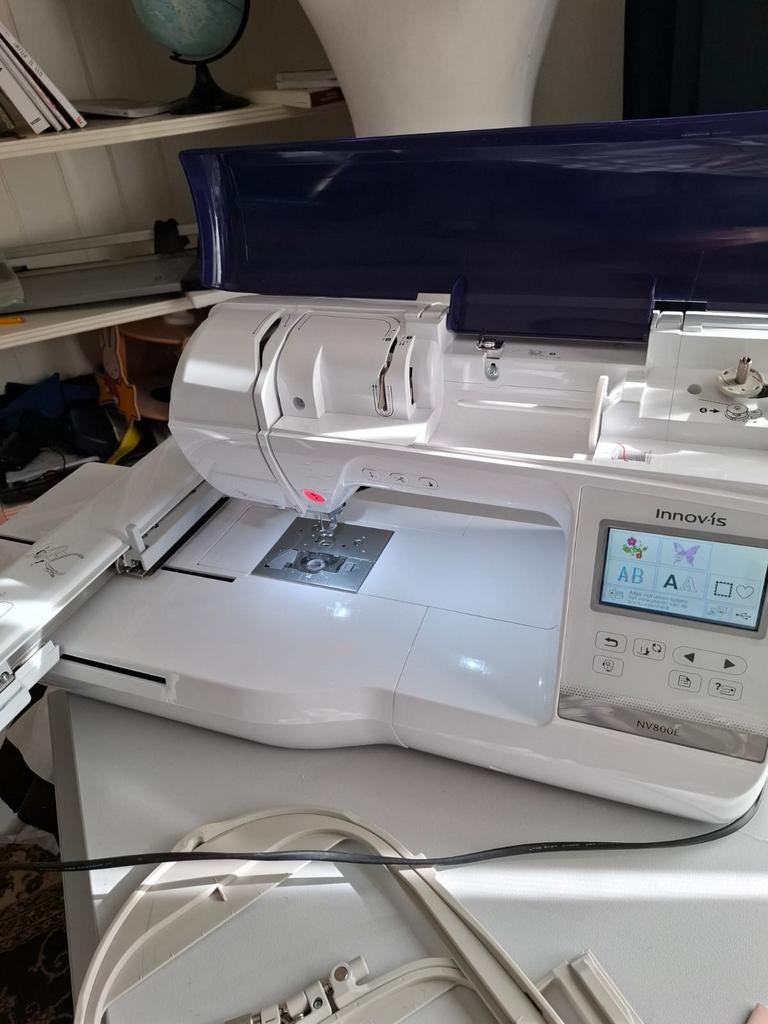 Brother Innovis NV800E borduurmachine met toebehoren, Hobby en Vrije tijd, Naaimachines en Toebehoren, Ophalen, Gebruikt, Naaimachine