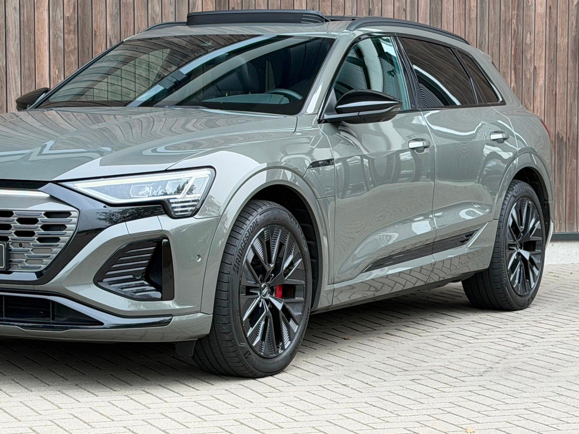 Audi Q8 e-tron 55 quattro S Edition Competition 115 kWh / Ch, Auto's, Dealer onderhouden, Zwart, Q8 e-tron, Vierwielaandrijving