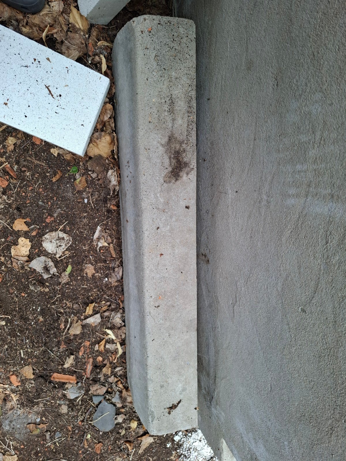 Curbstones 2 stuks gratis, Ophalen, Gebruikt, Beton