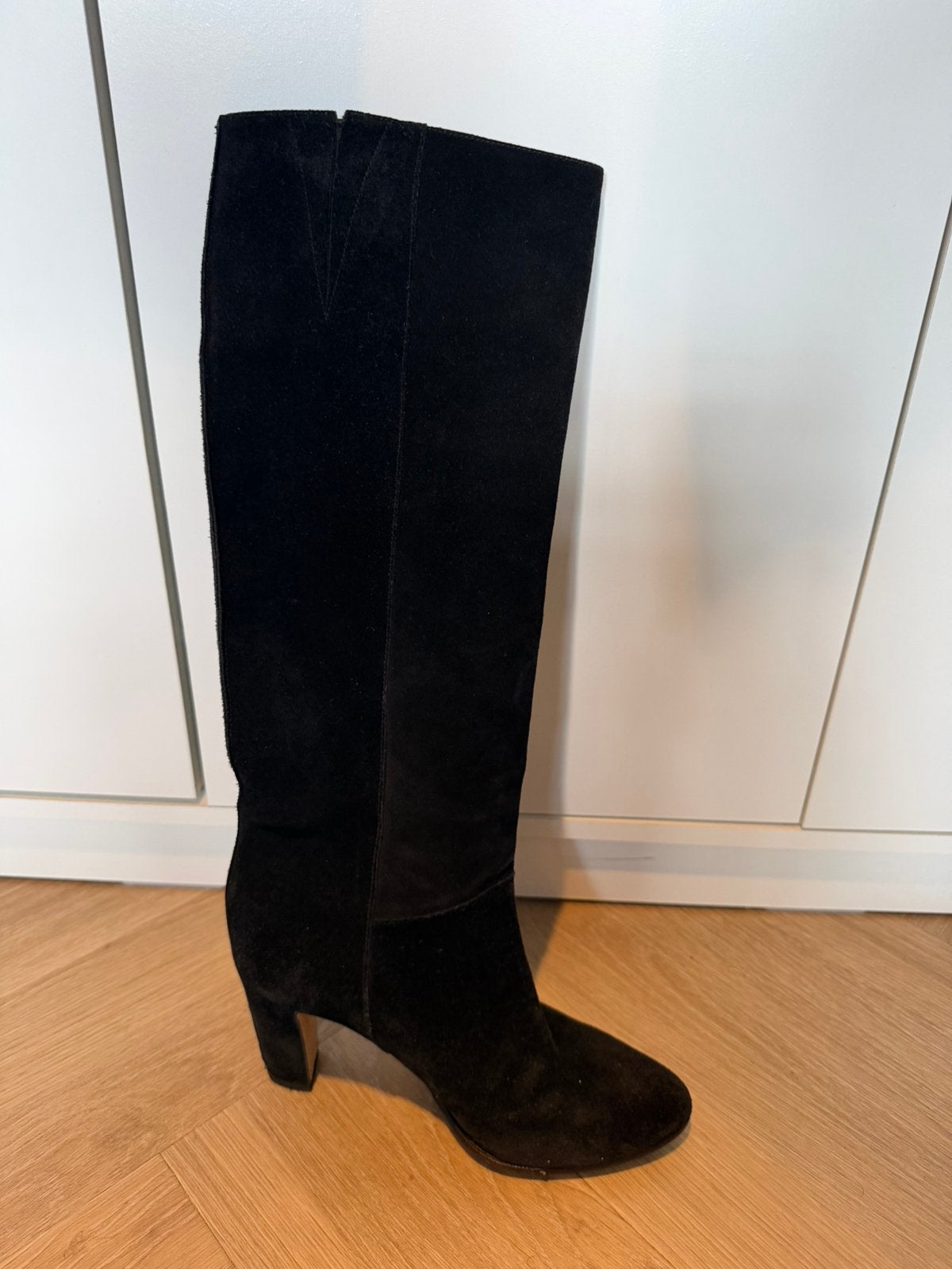 Black Suede Knee-High Boots – Vero Cuoio, Made in Italy, Kleding | Dames, Schoenen, Ophalen, Zo goed als nieuw, Zwart, Hoge laarzen