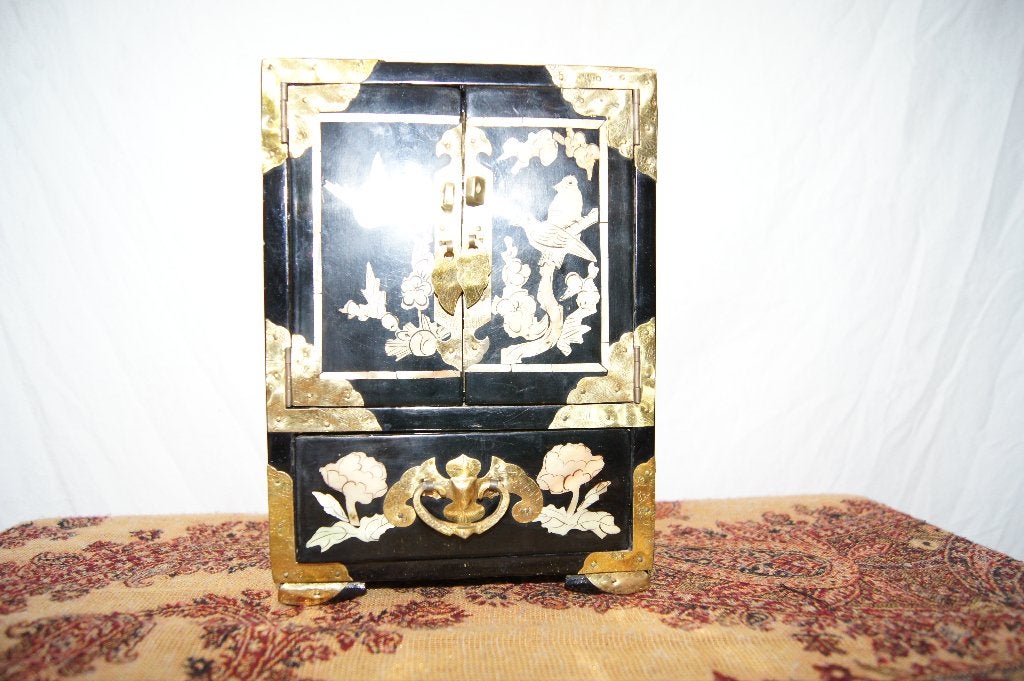 Antieke Chinese Juwelenkist - Zwart met Goudkleurige Details, Antiek en Kunst, Hout, China, 25 cm, Doos