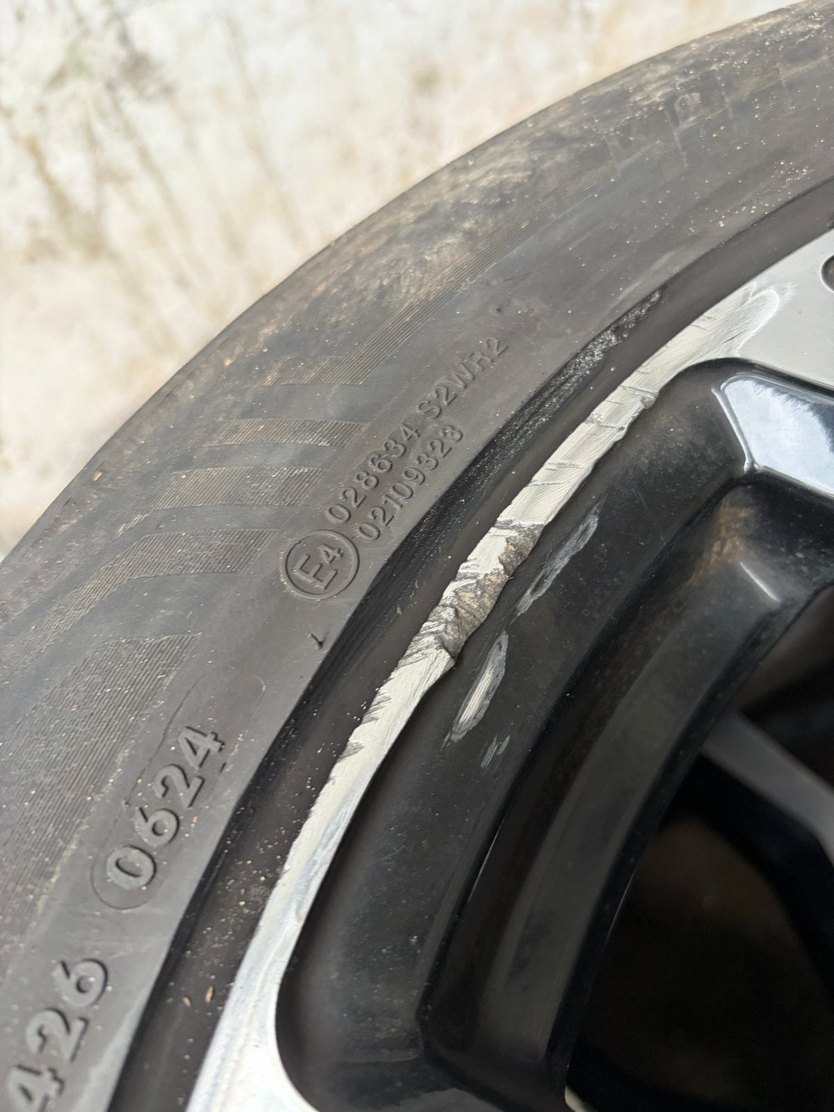 Opel Vivaro wielen Dezent, 1 beschadigd, 2 kale banden, Auto-onderdelen, Banden en Velgen, Ophalen of Verzenden, Gebruikt, Bestelwagen