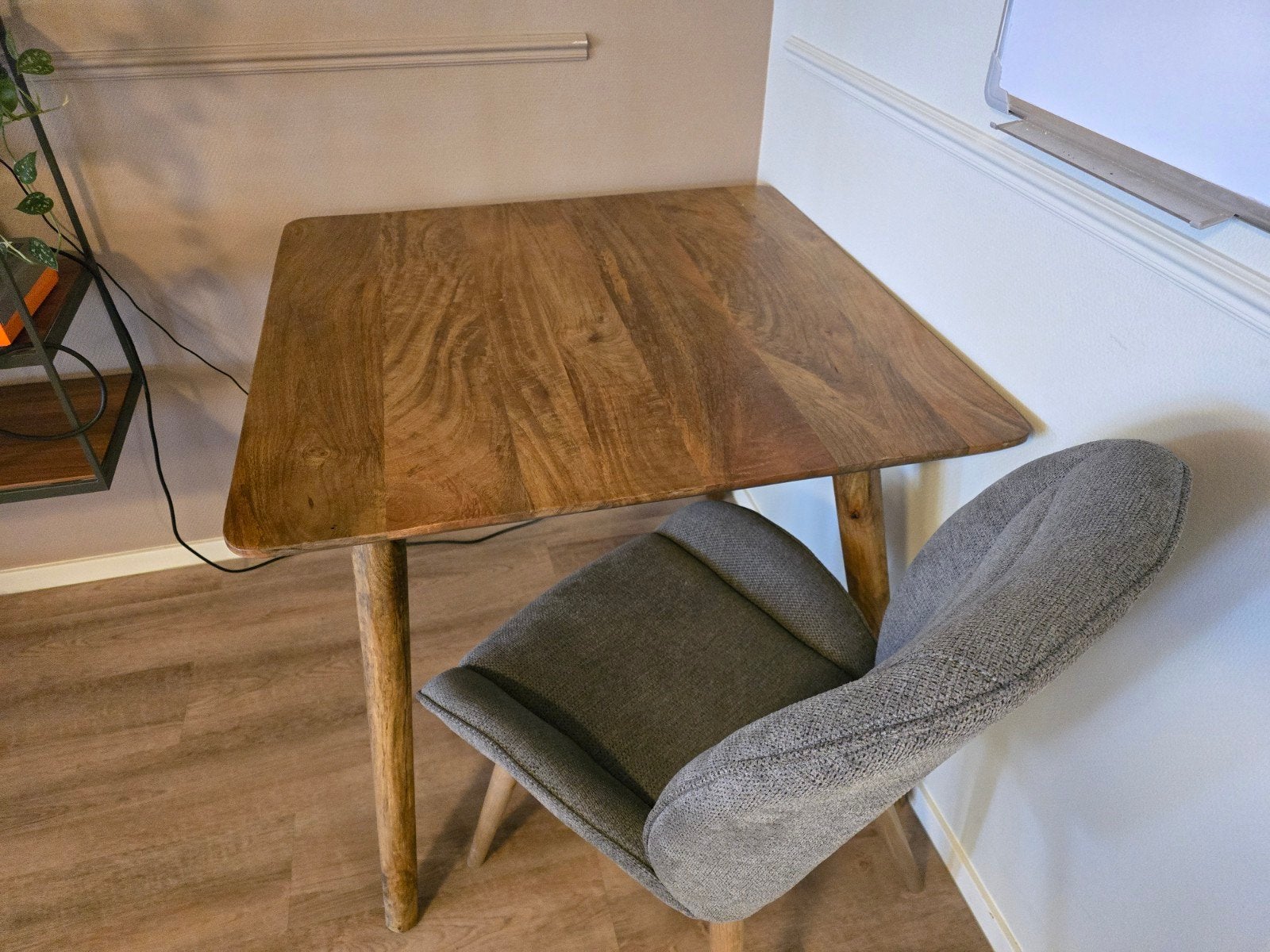 mooie tafel met stoel, Ophalen, 50 tot 100 cm, 50 tot 100 cm, Zo goed als nieuw