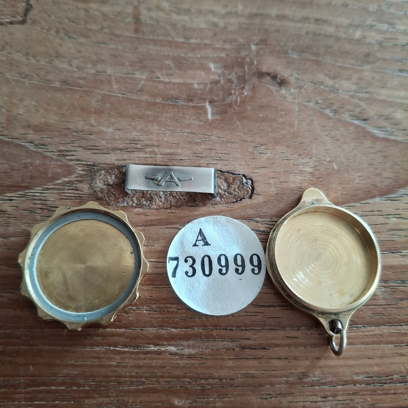 Vergulde SOS Hanger - Vintage Medaillon, Ophalen of Verzenden, Overige materialen, Hanger, Verguld