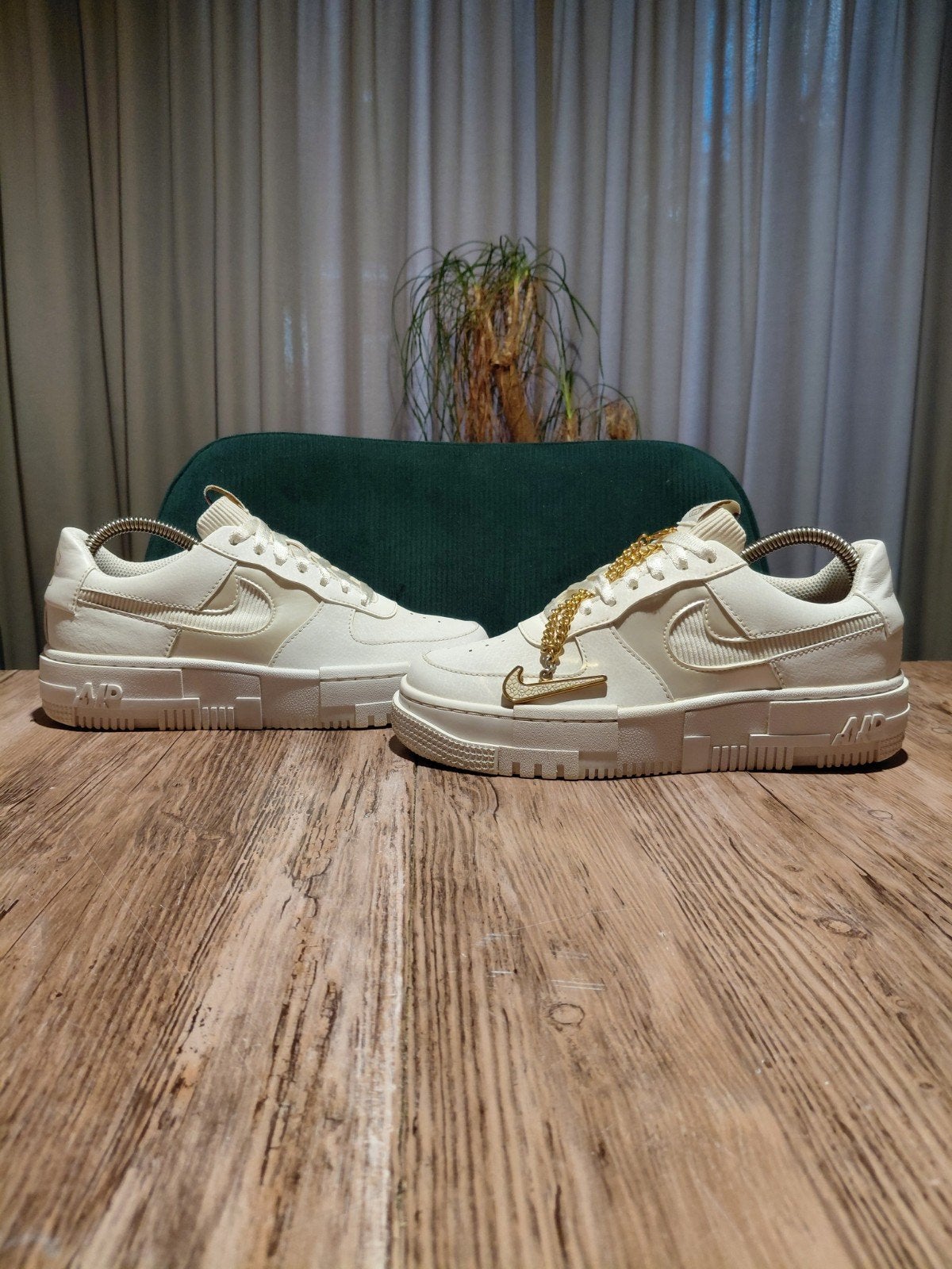 Nike Air Force 1 Pixel Premium 'Gold Chain' Size 37,5, Wit, Nike, Ophalen of Verzenden, Sneakers of Gympen