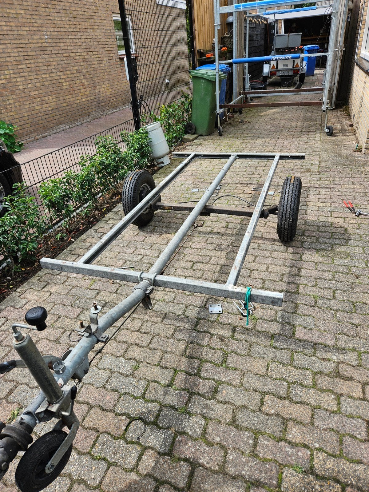 Onderstel vouwwagen, gegalvaniseerd, geremde as 650kg, Ophalen