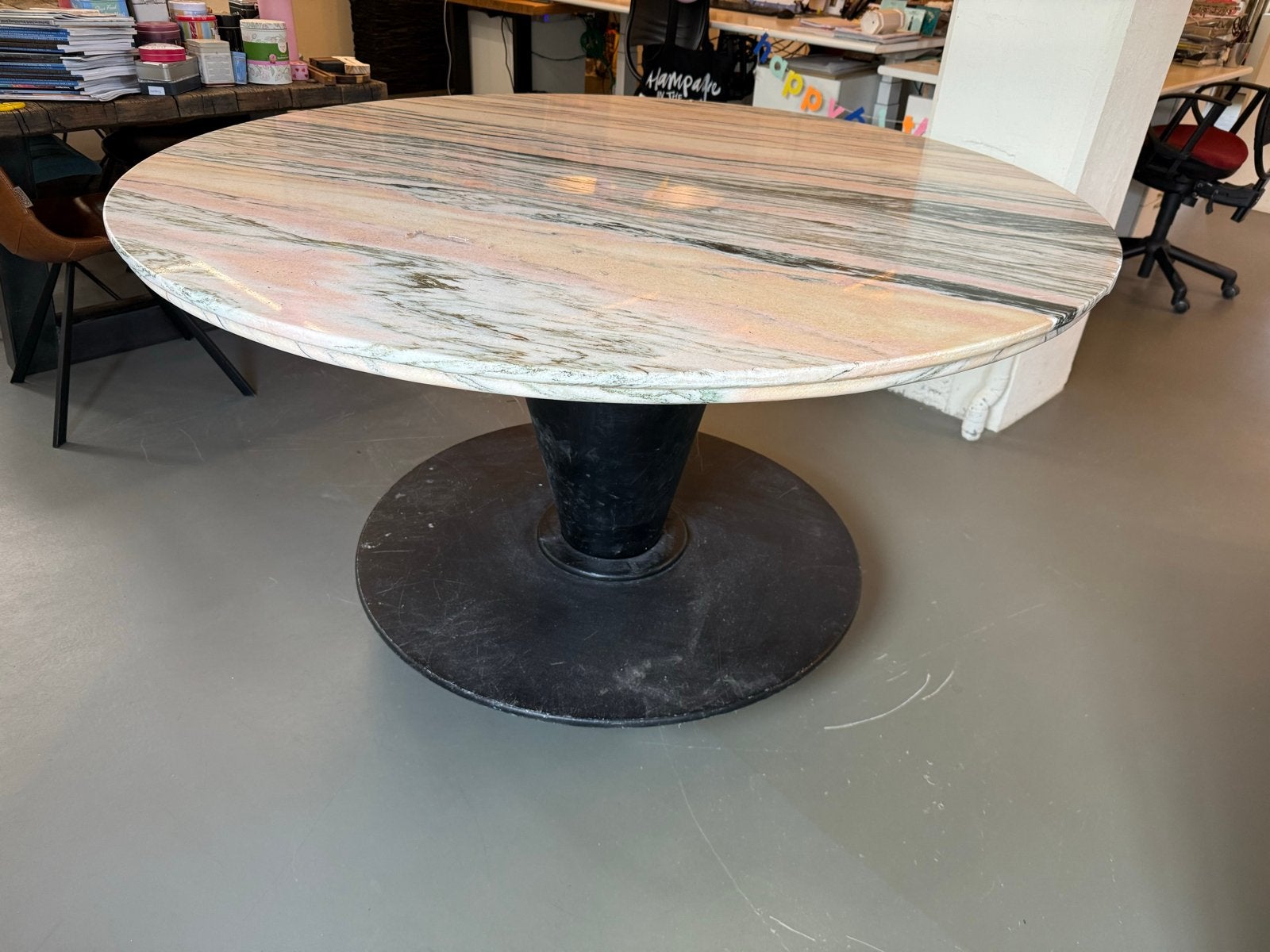 Ronde italiaans marmeren tafel met houten poot, Ø 150 cm, Huis en Inrichting, Tafels | Eettafels, Ophalen, Gebruikt, 100 tot 150 cm