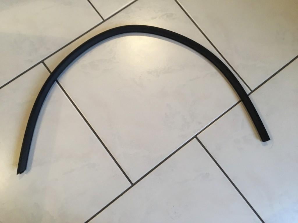 Te koop raamgeleidingsrubber middenstijl Dodge w200 d200, Auto diversen, Overige Auto diversen, Ophalen of Verzenden