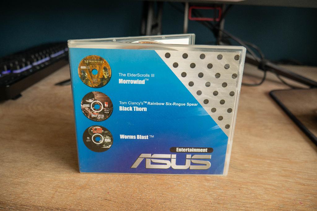 Asus OEM PC Games Bundel (Morrowind, Rainbow Six, etc.), 1 speler, Ophalen of Verzenden, Zo goed als nieuw, Overige genres