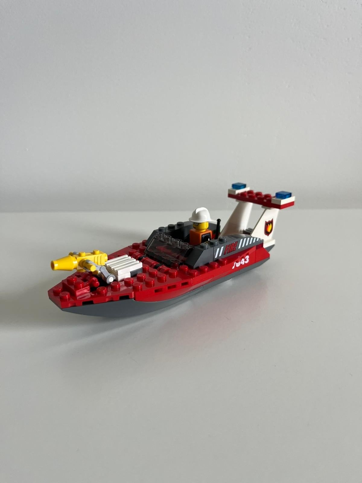 Lego City Brandweerboot 7043 met minifiguur en instructies, City, Lego, Ophalen of Verzenden, Zo goed als nieuw