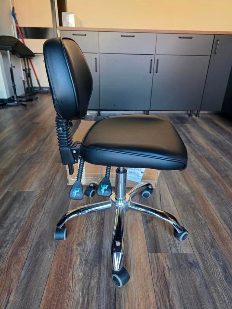 Werkstoel voor tattooartiest of kantoor - Ergonomisch, Zwart, Ophalen of Verzenden, Zo goed als nieuw, Bureaustoel
