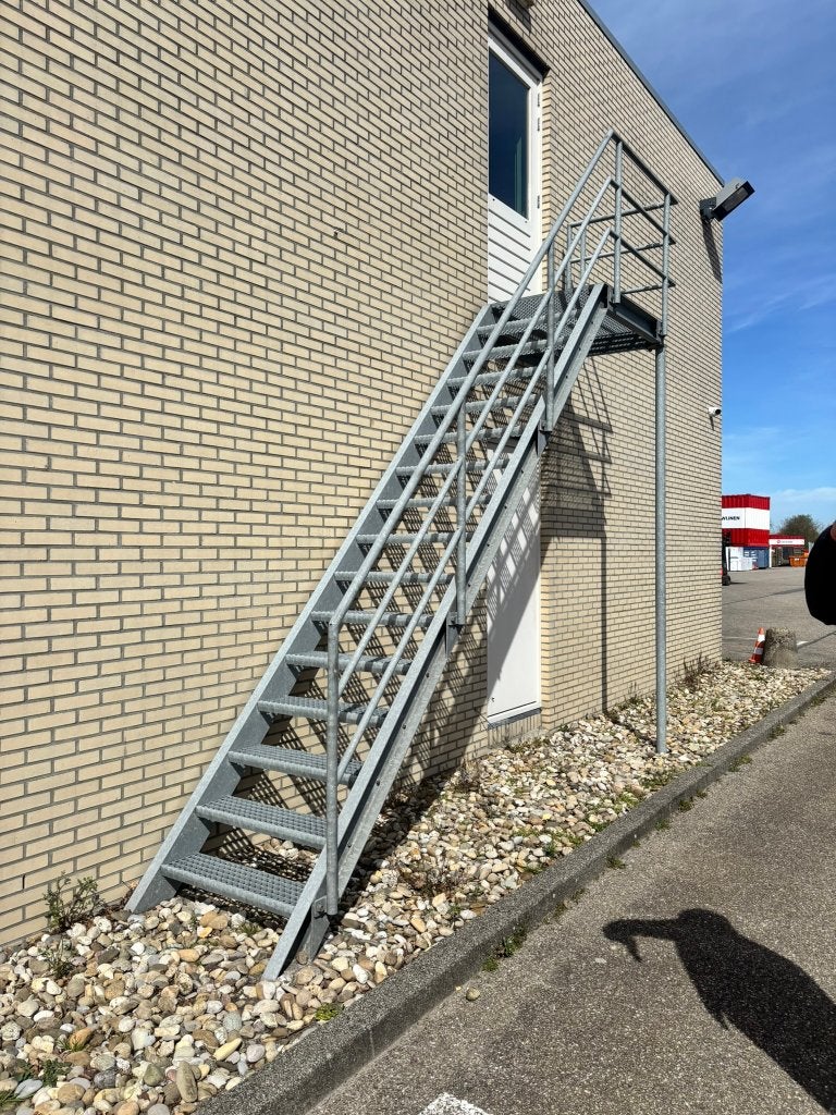 Gegalvaniseerde bordestrap + leuning | 16 treden | steektrap, Ophalen, Gebruikt, Trap, 2 tot 4 meter