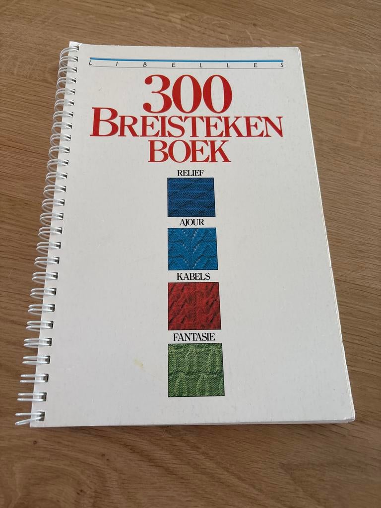 Libelle 300 Breisteken Boek - Relief, Ajour, Kabels, Fantasi, Ophalen of Verzenden, Gelezen, Breien en Haken
