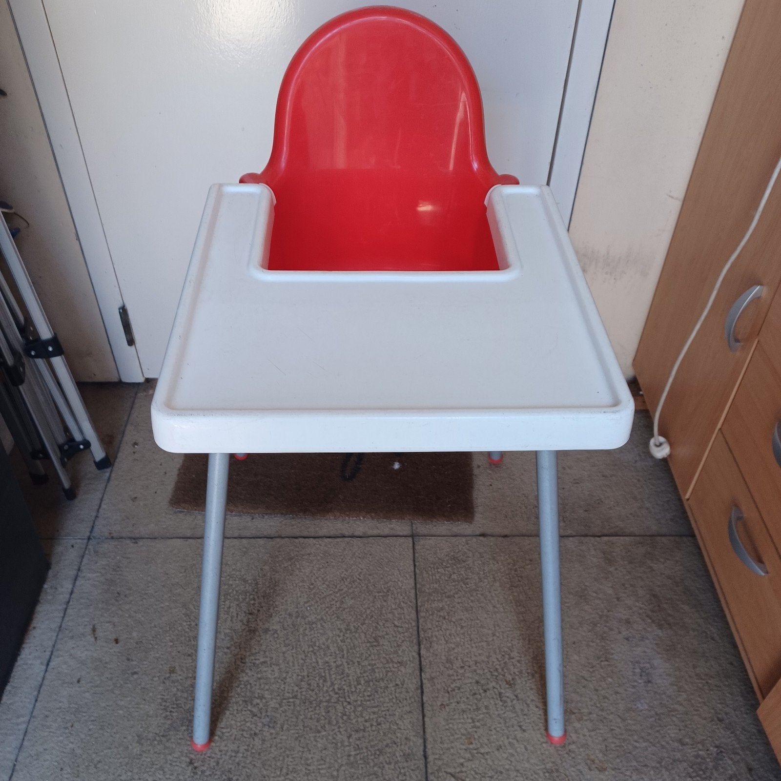 Ikea kinderstoel rood 10€,2x wit15€ 1 koop, Ophalen, Gebruikt, Overige typen