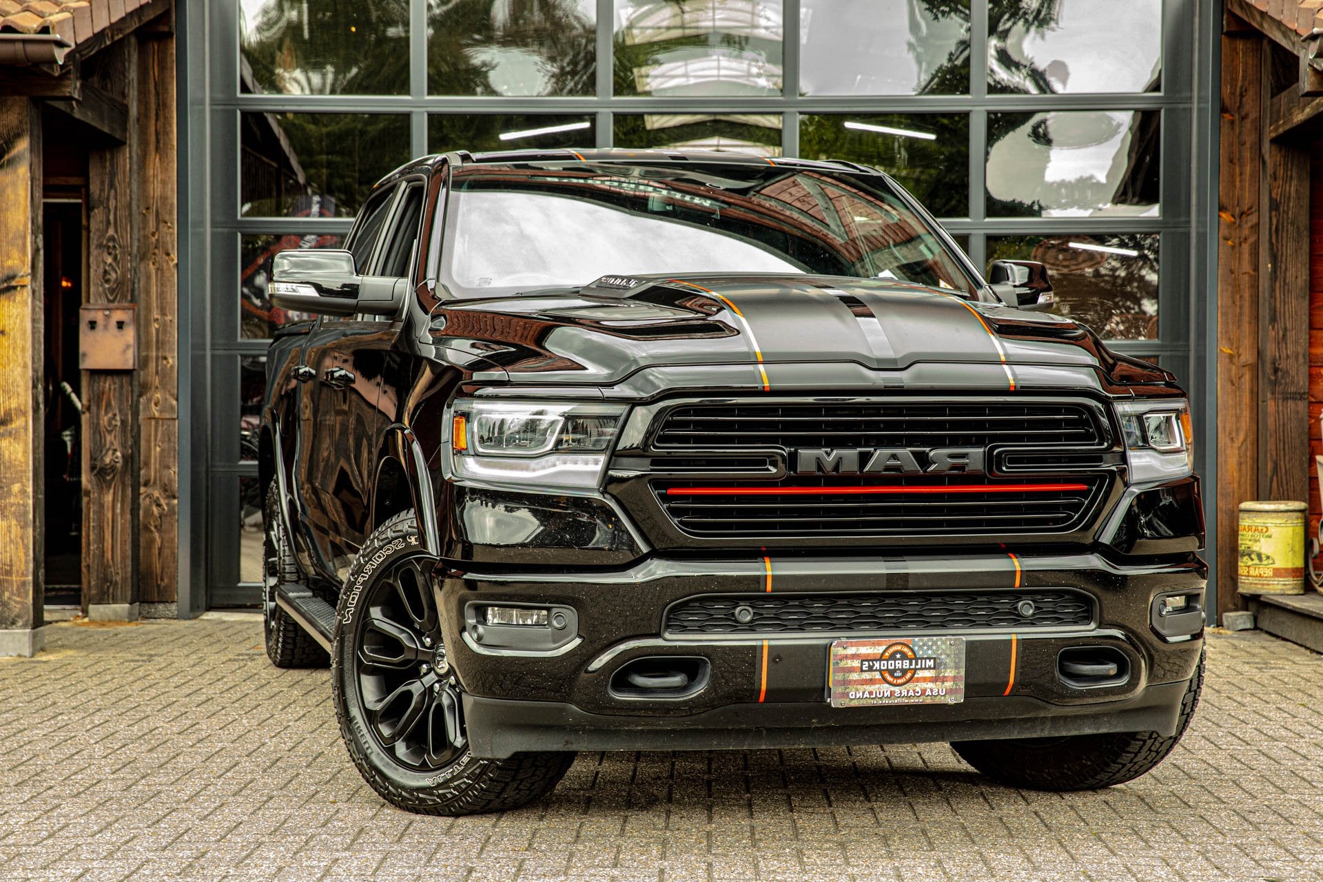 RAM Dodge Ram 1500 laramie V8 (bj 2020), Auto's, Bestelauto's, Bedrijf, Te koop, Achteruitrijcamera, Airbags, Apple Carplay, Centrale vergrendeling