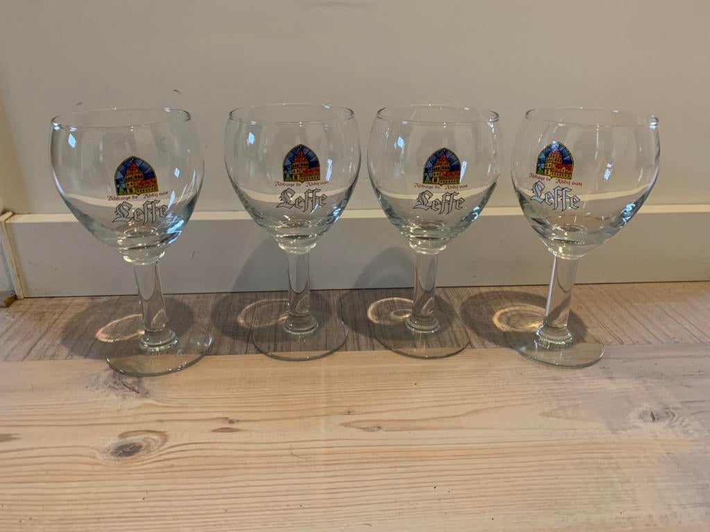 4x Leffe bierglazen 33cl, Ophalen of Verzenden, Zo goed als nieuw, Glas of Glazen, Overige merken