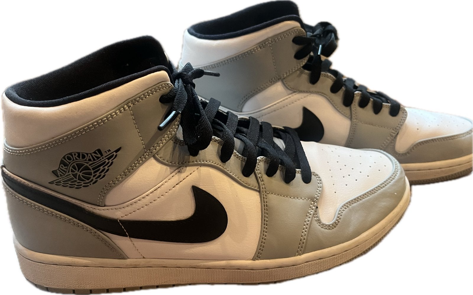 Nike Air Jordan 1 Mid Light Smoke Grey - Maat 45.5, Ophalen of Verzenden, Zo goed als nieuw, Overige kleuren, Sneakers of Gympen