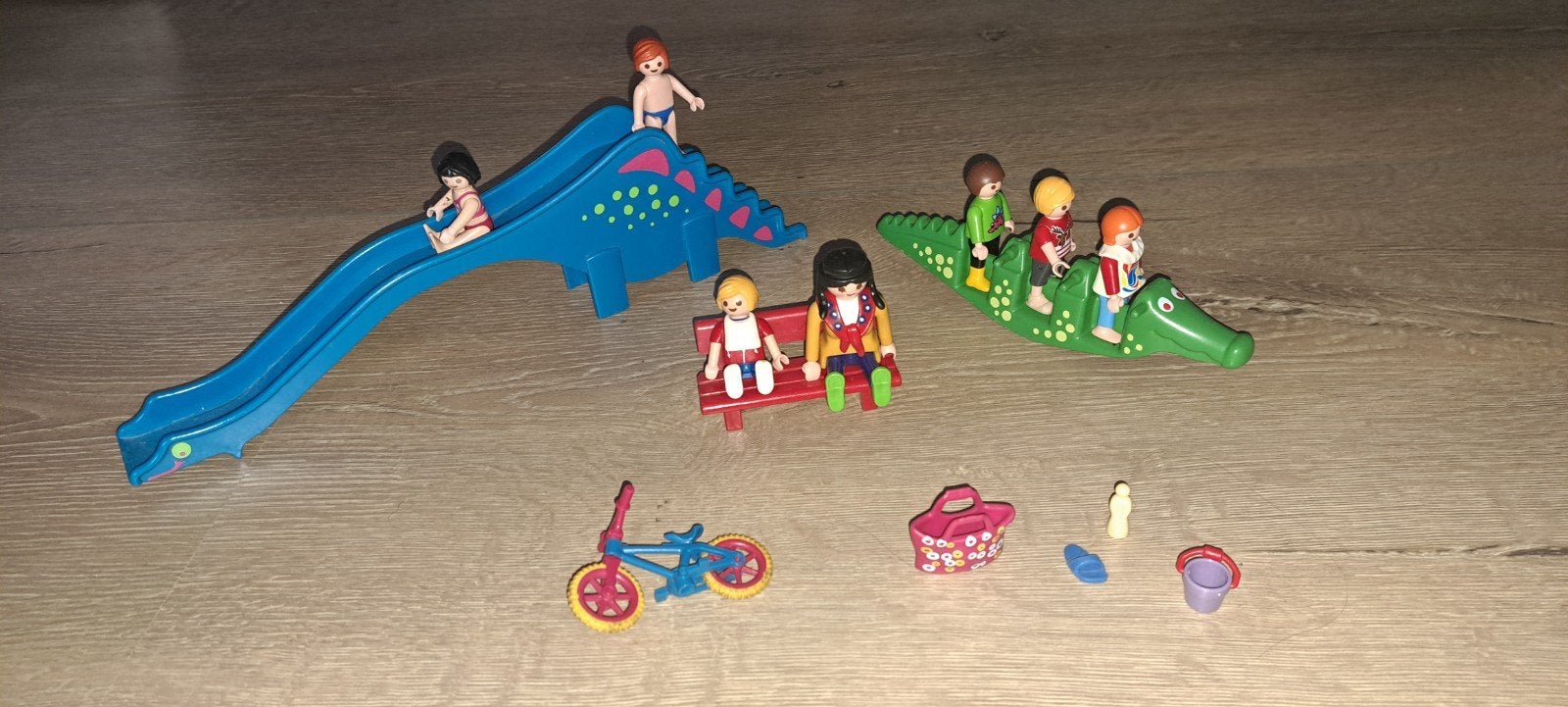 Playmobil speelset met glijbaan, krokodil en figuren, Kinderen en Baby's, Ophalen of Verzenden, Gebruikt, Jongen of Meisje