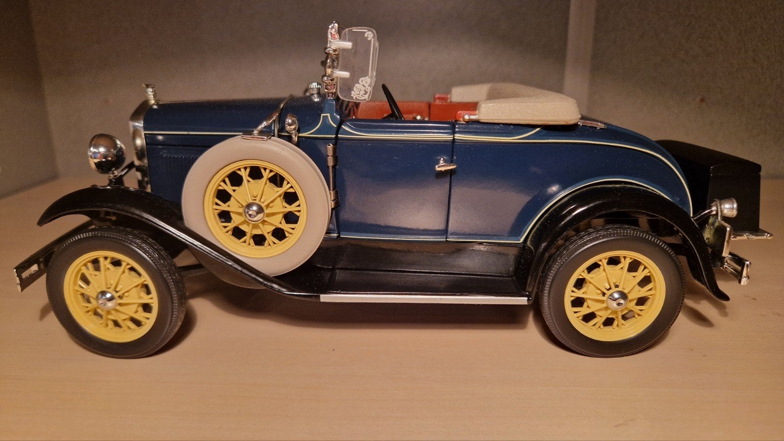 Ford Model A Roadster 1931 (Motorcity Classics 1:18) - Zwaar, Hobby en Vrije tijd, Modelauto's | 1:18, Ophalen of Verzenden, Zo goed als nieuw