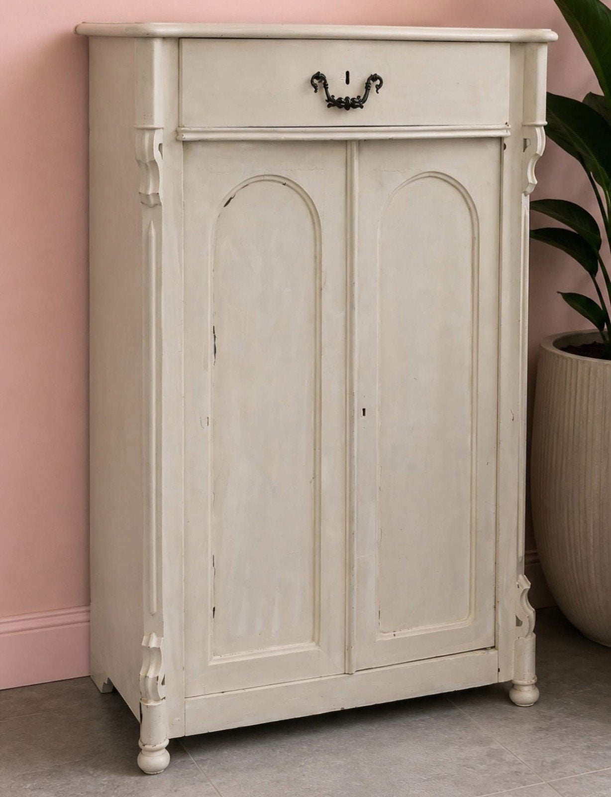 Antieke Franse kast. Oudwit, Ophalen