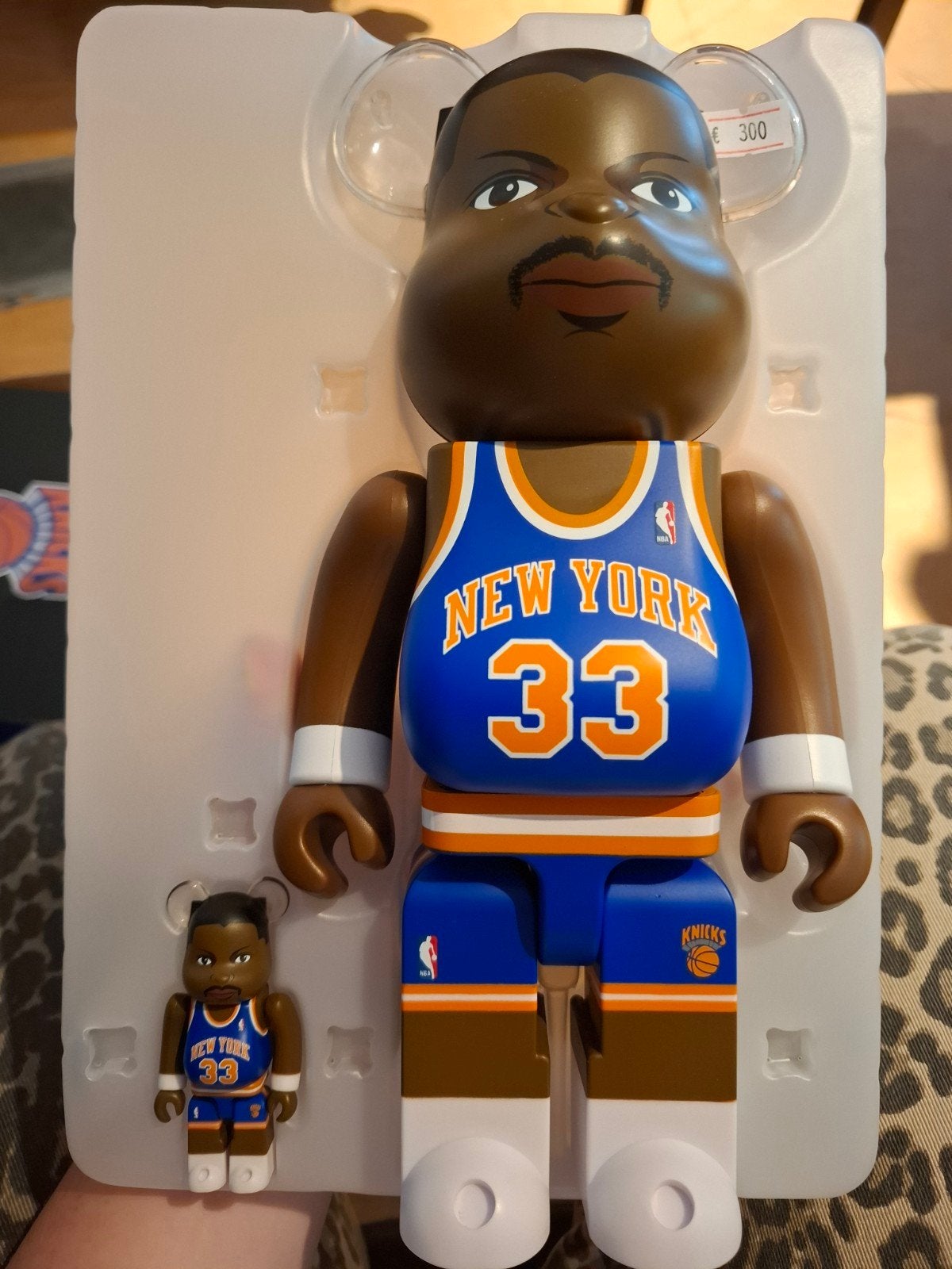Be@rbrick Patrick Ewing New York Knicks 100% & 400%, ., Nieuw, Ophalen of Verzenden, .