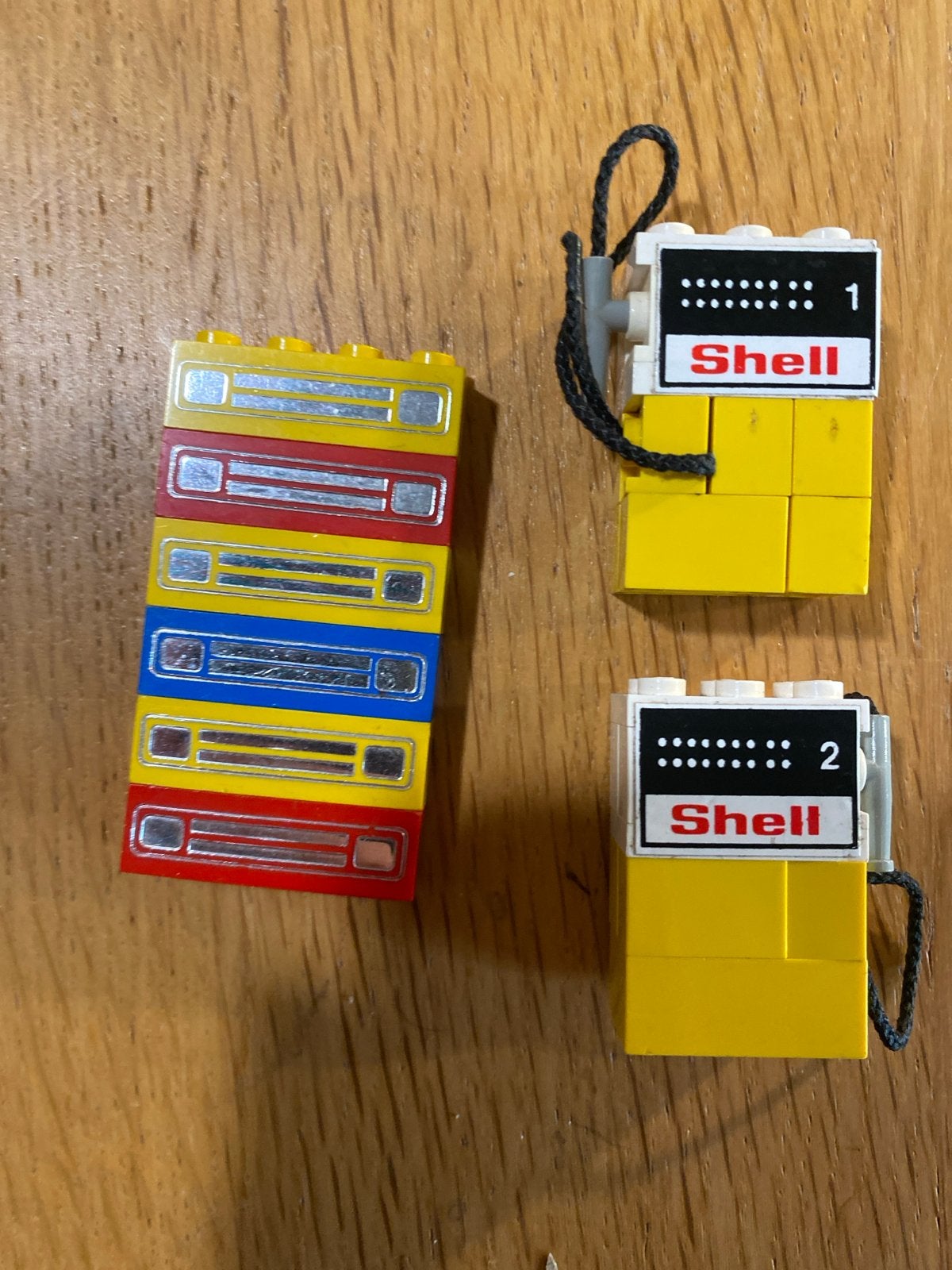 Oude Lego Shell benzinepompen en auto voorkantjes, Gebruikt, Overige thema's, Lego, Ophalen of Verzenden