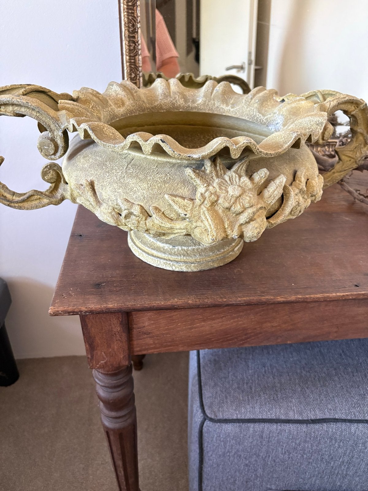 Decoratieve bloempot/schaal in antieke stijl, Ophalen