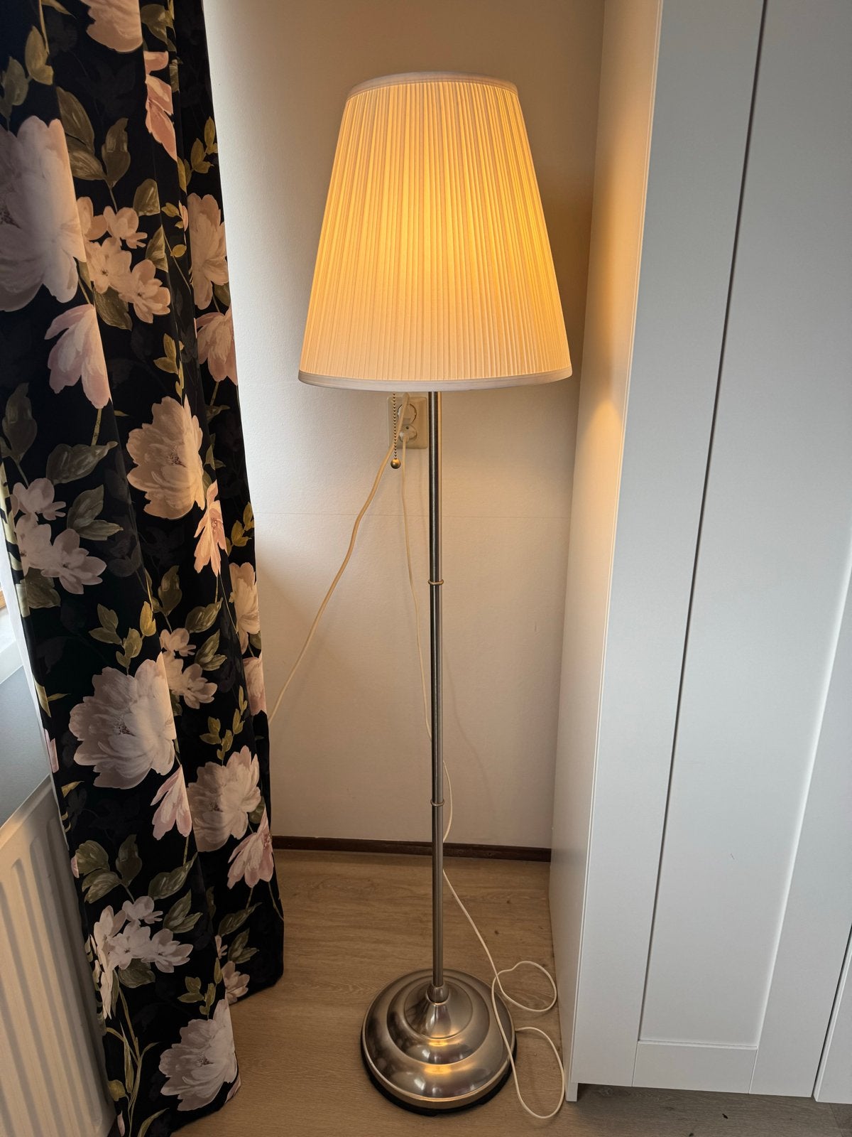 Stijlvolle staande lamp IKEA, Huis en Inrichting, Ophalen, Gebruikt, E27 (groot), Metaal