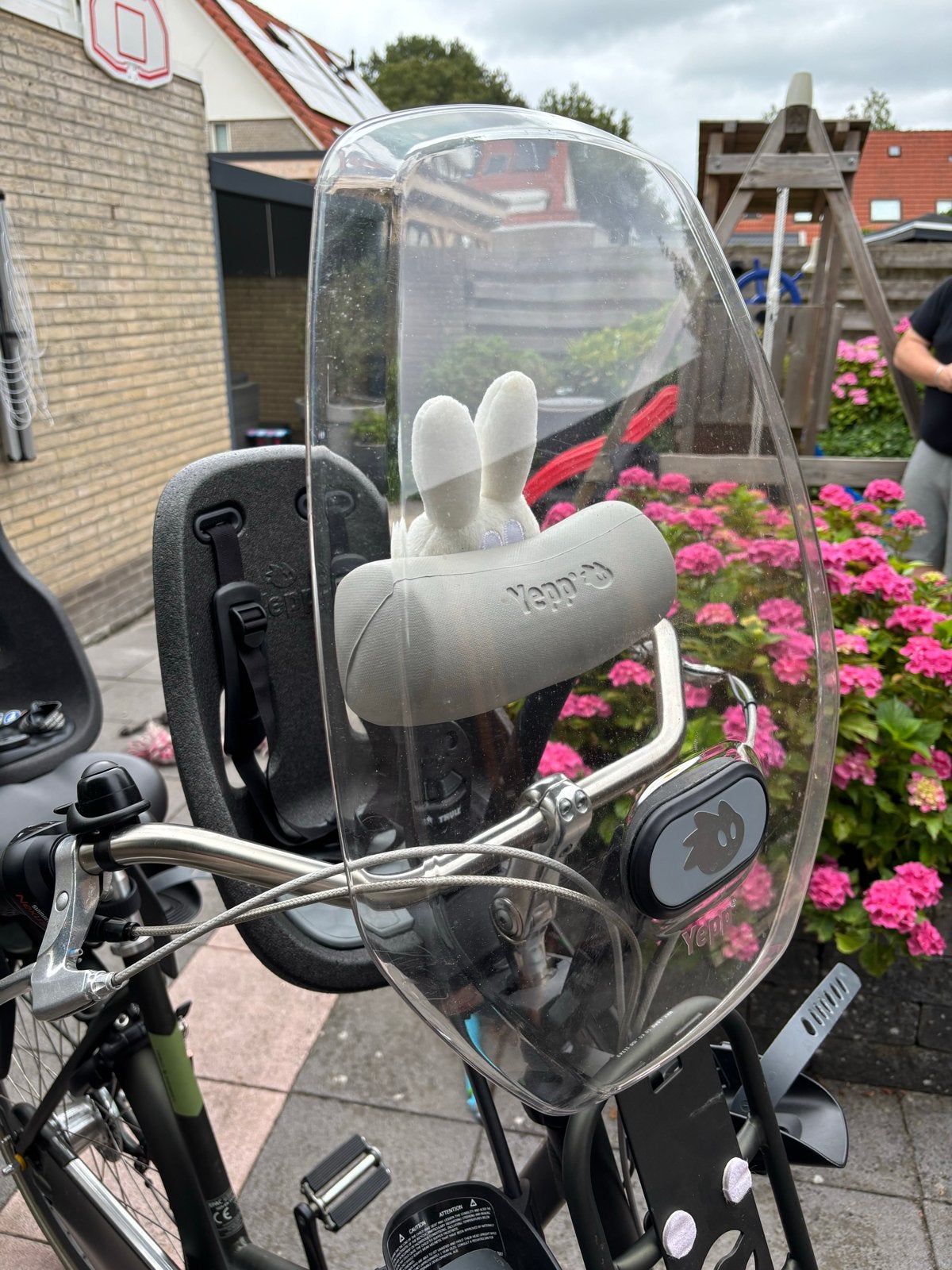 Thule Yepp Mini fietszitje met windscherm, Fietsen en Brommers, Fietsaccessoires | Fietsstoeltjes, Ophalen, Zo goed als nieuw