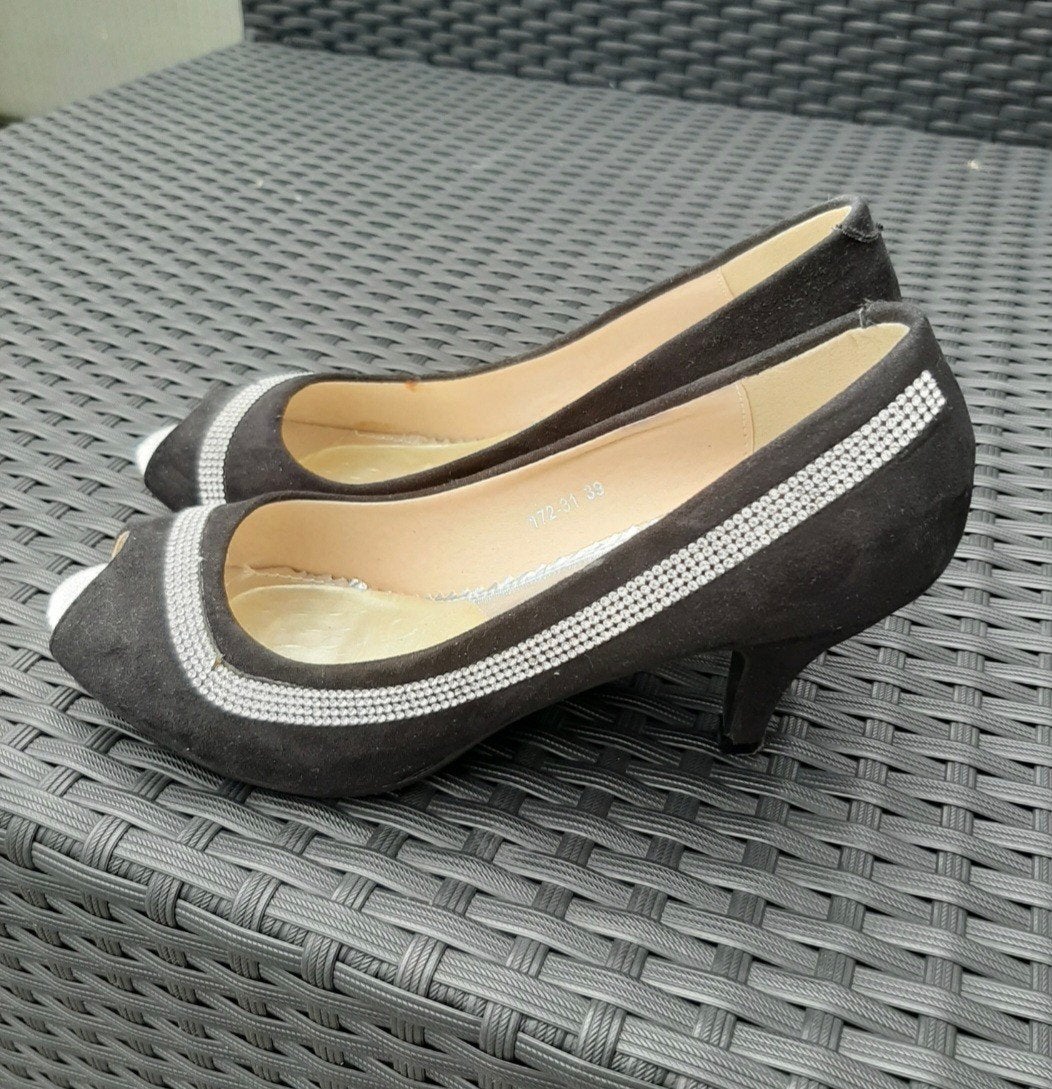 Zwarte pumps met strass steentjes en inleg gel sticker, Ophalen of Verzenden, Gedragen, Zwart, Pumps