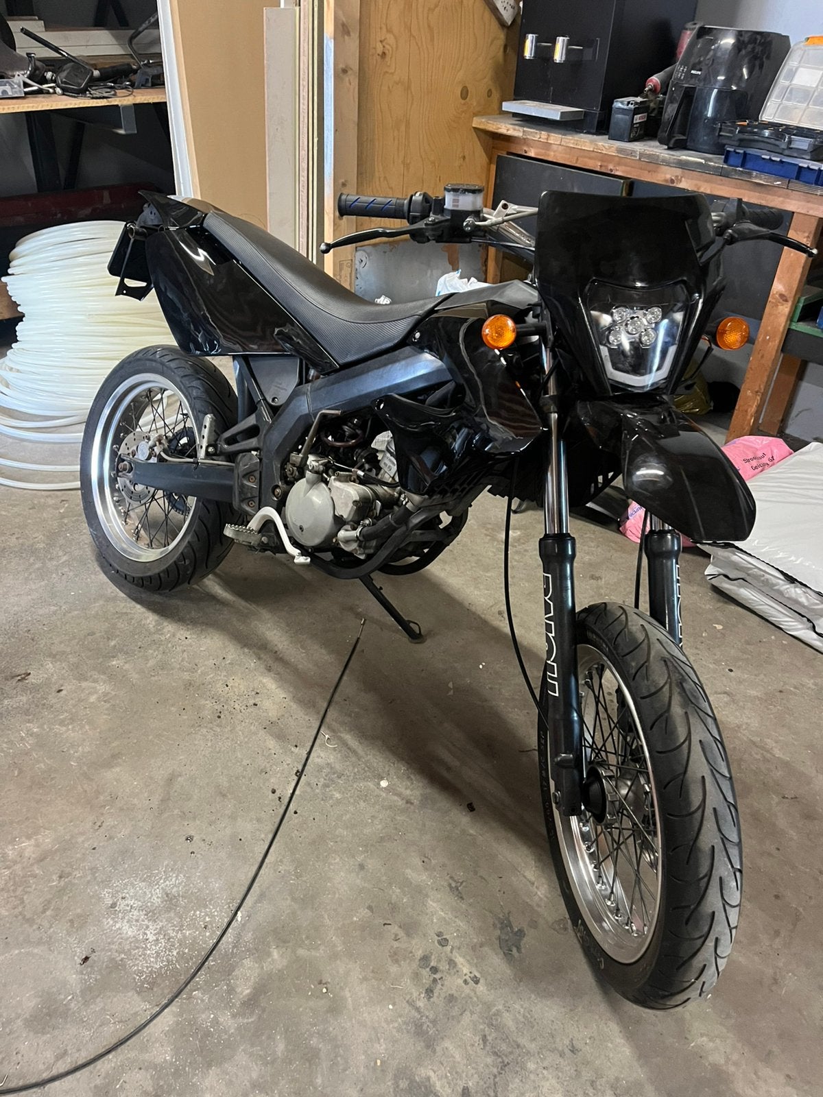 Derbi Senda SM 50cc uit 2013 - Leovinci uitlaat, Nieuwe look, Fietsen en Brommers, Brommers | Derbi, Ophalen, Gebruikt, Maximaal 45 km/u