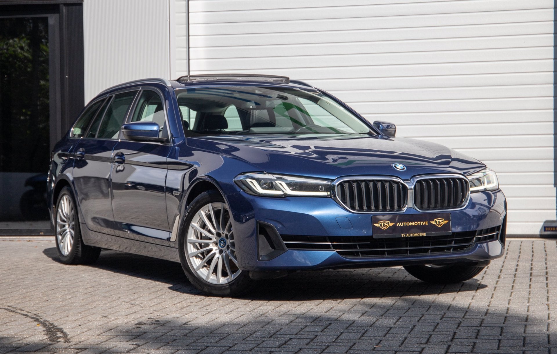 BMW 5-serie Touring 530e High Executive / SOH 89% / Pano / K, Gebruikt, Zwart, 4 cilinders, Blauw