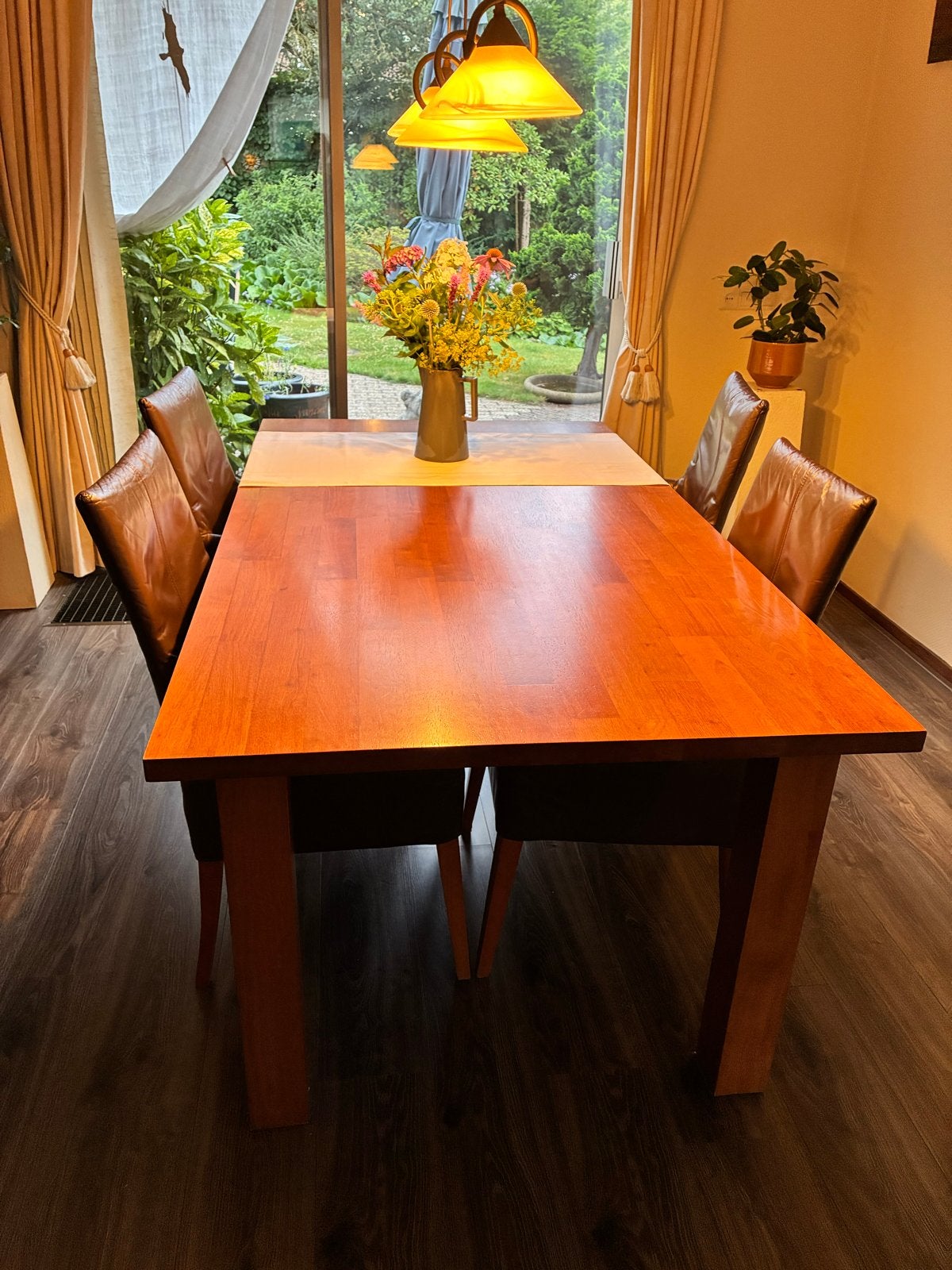Kersenhouten eettafel + 4 bruine kunstleren eetkamerstoelen, Ophalen, Gebruikt, Bruin, Leer