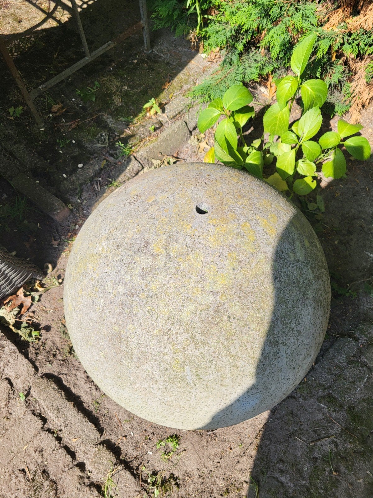 Stenen fontein bol - Tuinornament, Ophalen, Gebruikt, Hardsteen, Fontein