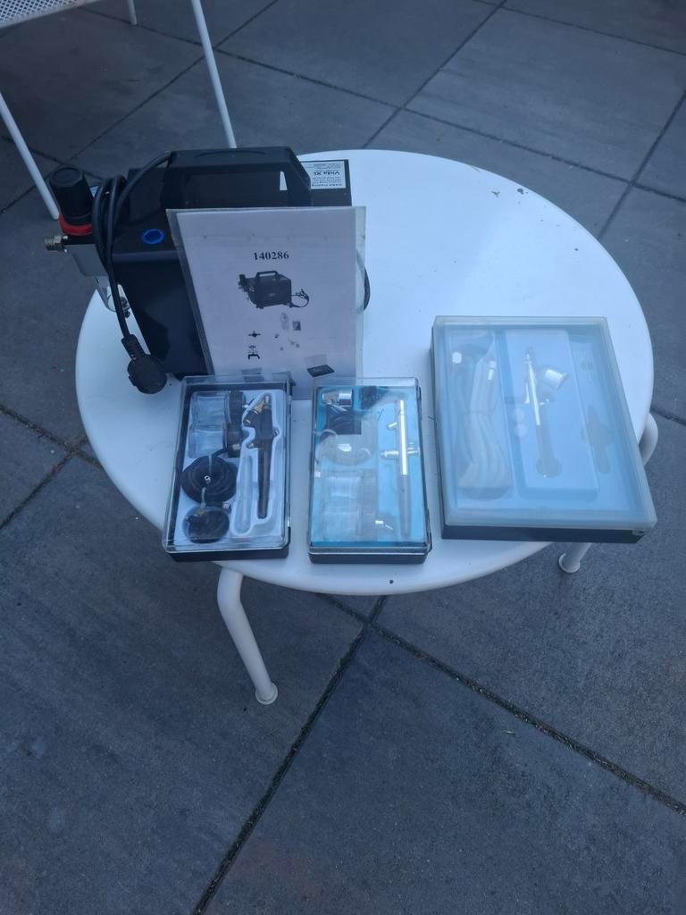 Airbrush set met compressor en toebehoren, Ophalen of Verzenden, Nieuw, Airbrush en Toebehoren
