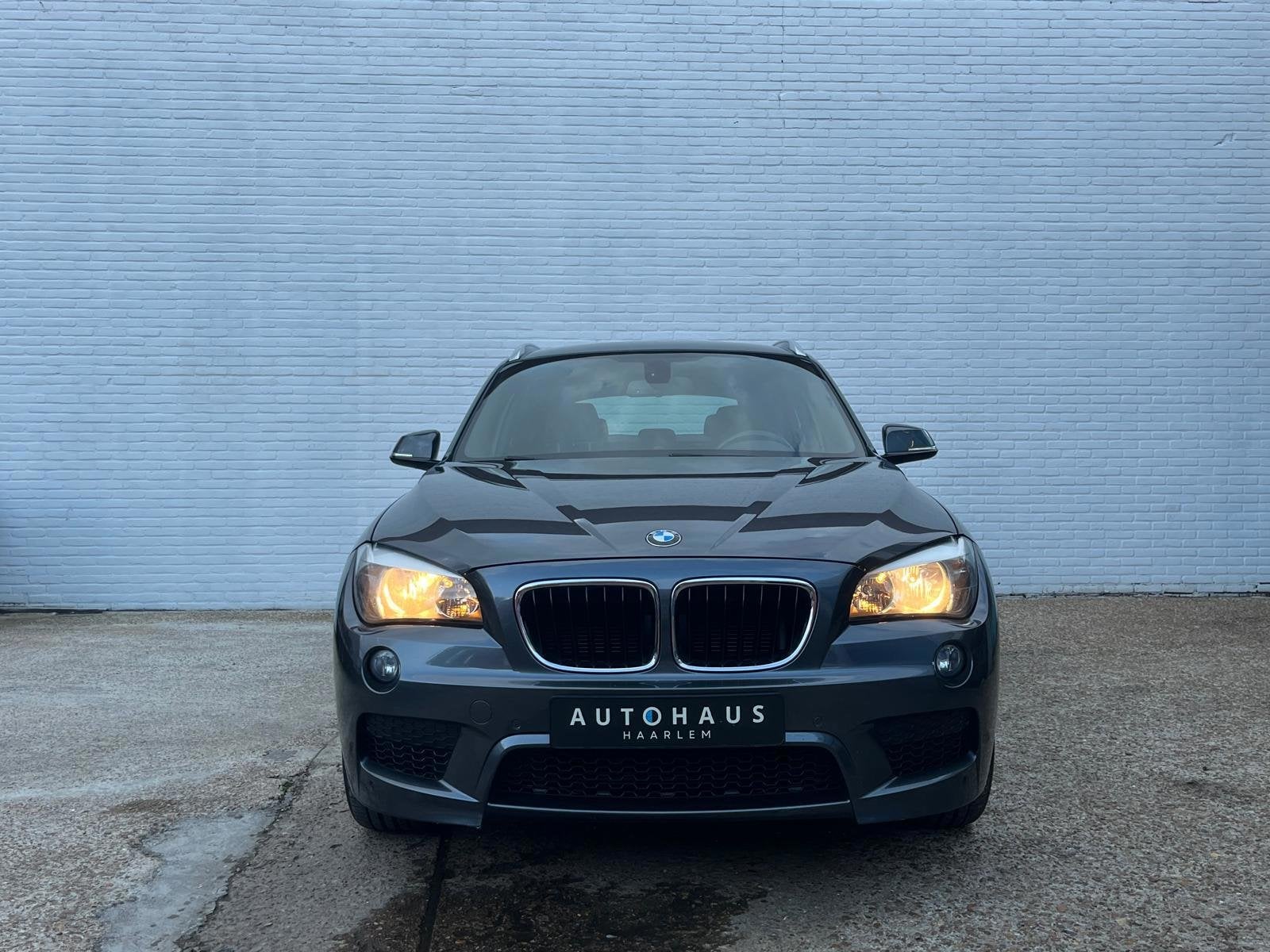BMW X1 XDrive20i Business M-Sport, Auto's, Gebruikt, 4 cilinders, 2000 kg, Leder en Stof