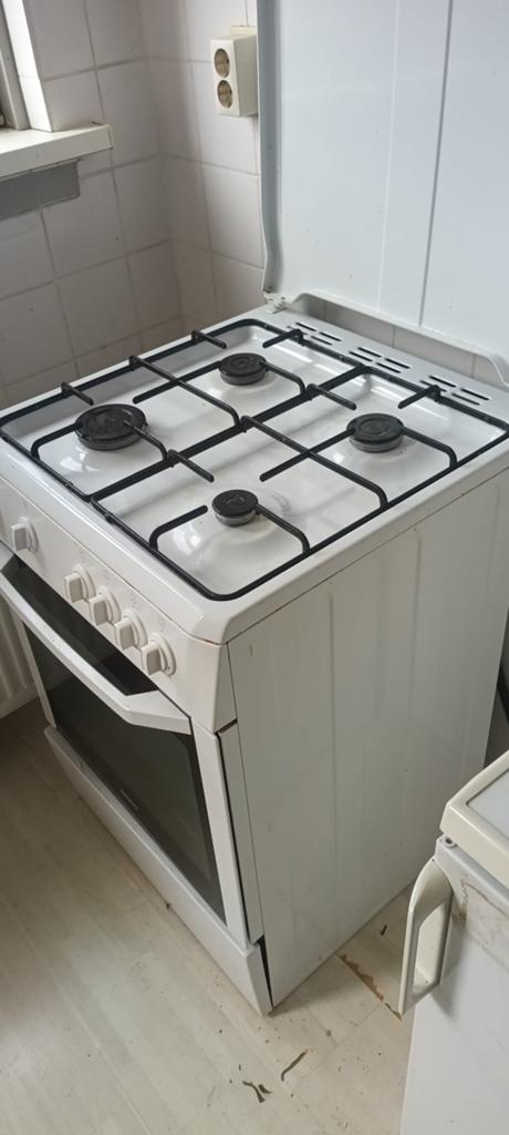 Beko gasfornuis met vier gaspitten en een ingebouwde oven., Ophalen, Minder dan 85 cm, Energieklasse A of zuiniger, 4 kookzones