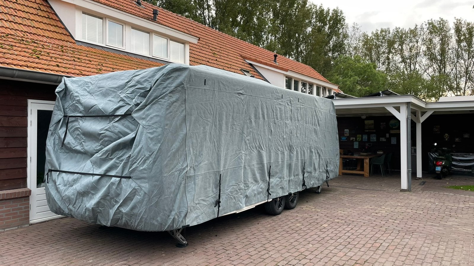 Bescherm hoes caravan, Ophalen, Zo goed als nieuw