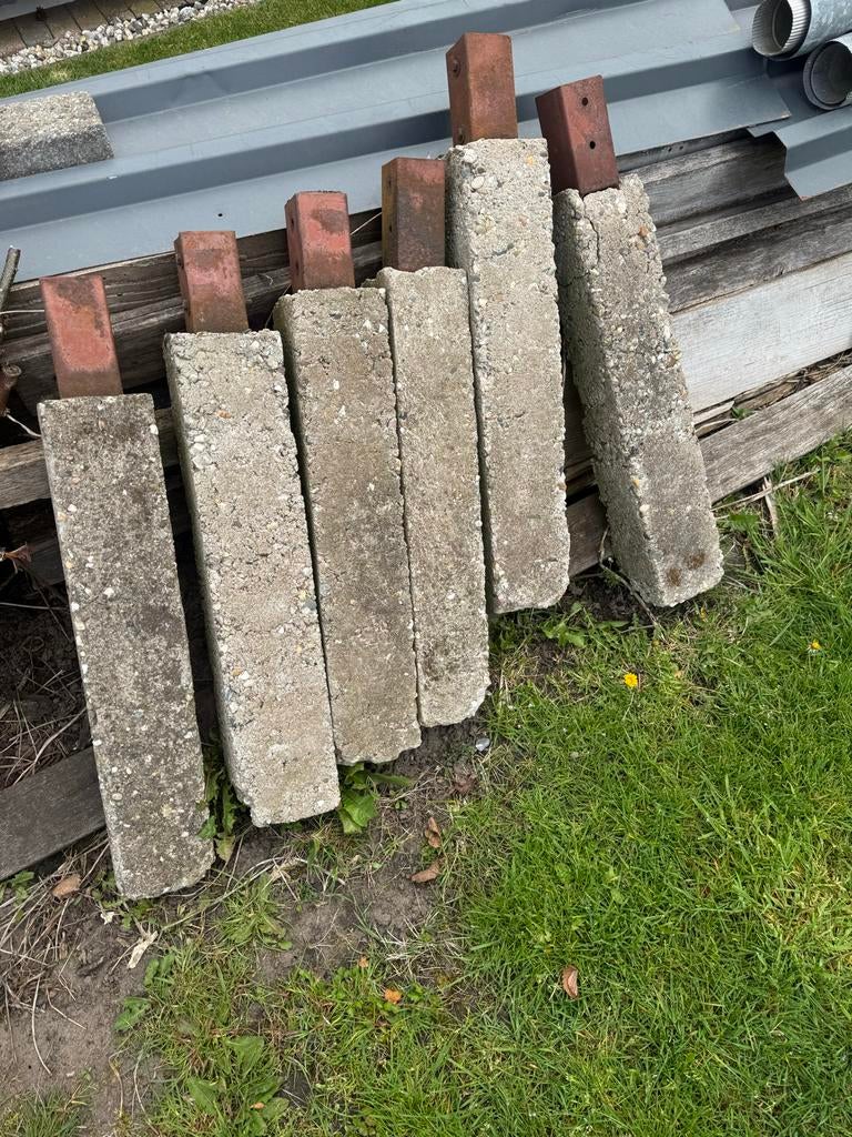 Betonpoeren met metalen paalhouders, Ophalen of Verzenden, Gebruikt, Beton