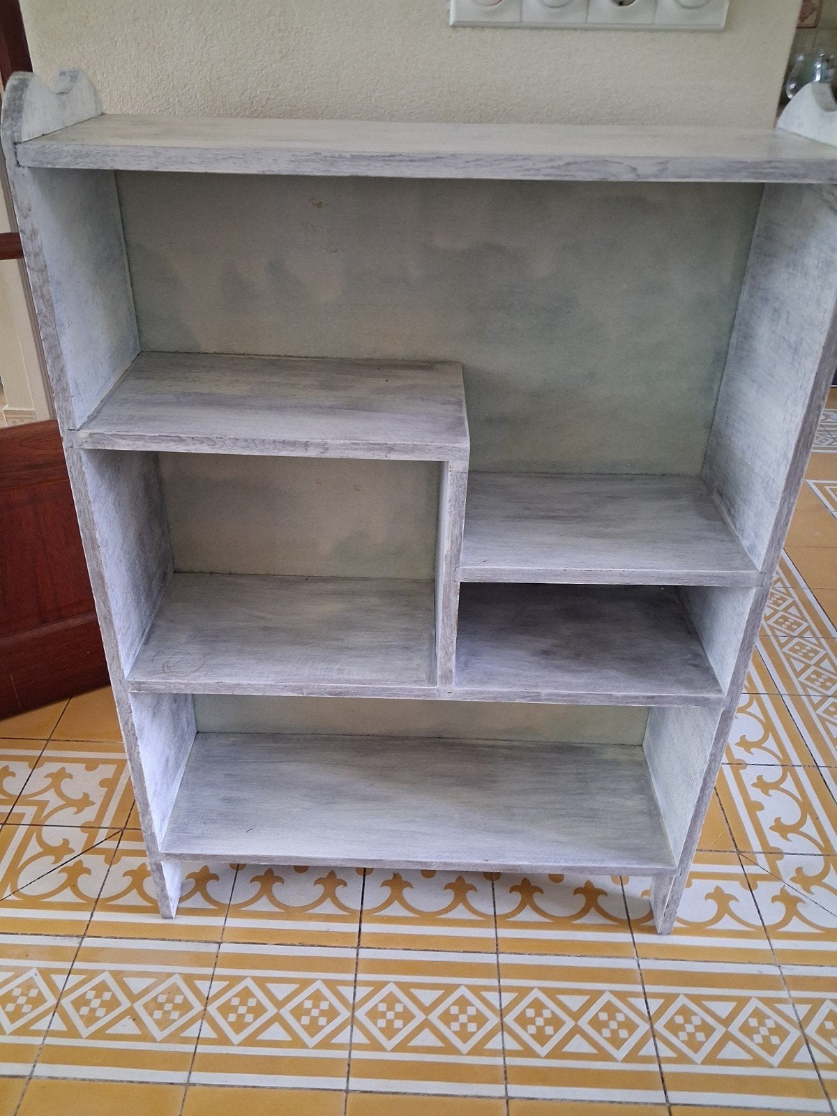 Uniek houten boeken kastje met meerdere vakken, Huis en Inrichting, Ophalen, Met plank(en), Minder dan 50 cm, Gebruikt