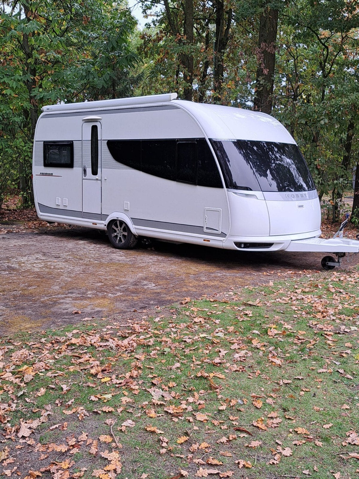 Hobby 460 Ufe Premium - Luxe en comfortabele caravan, Rondzit, Hobby, 5 tot 6 meter, 1250 - 1500 kg
