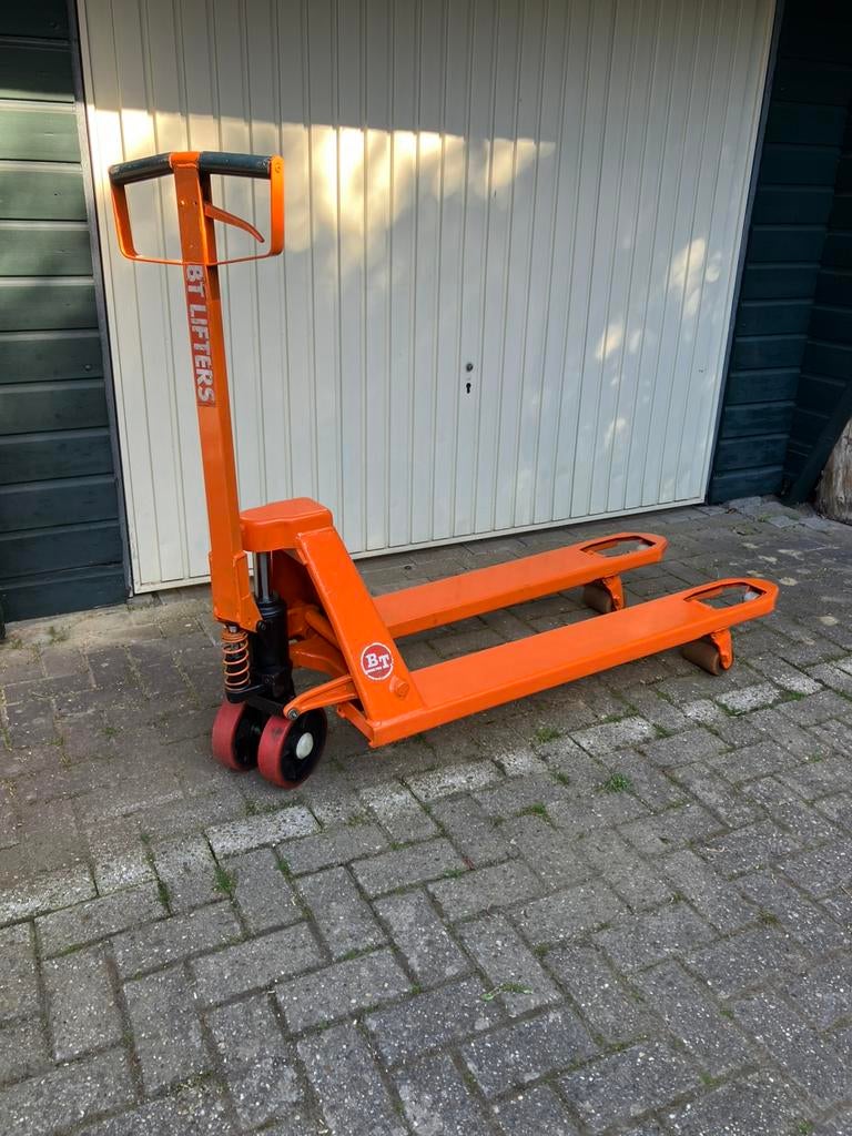 Palletwagen  2 stuks  met nieuwe afdichtingen, Doe-het-zelf en Verbouw, Palletwagens en Pompwagens, Ophalen of Verzenden, Zo goed als nieuw