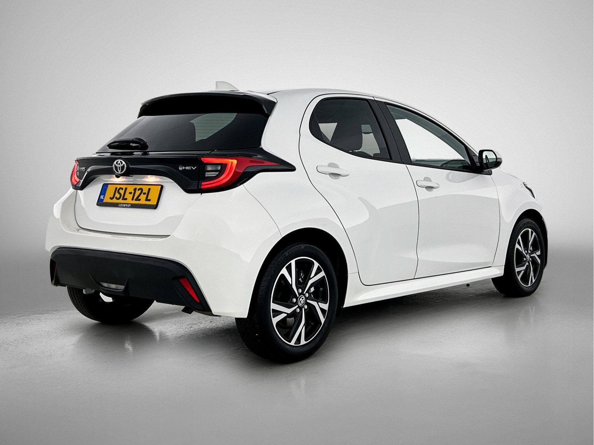 Toyota Yaris 1.5 Hybrid 115 Dynamic | Carplay | Achteruitrij, 12 maanden, Gebruikt, Wit, 1490 cc