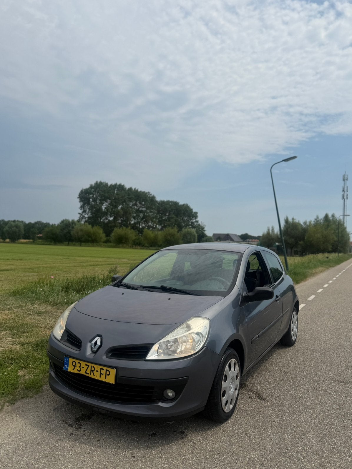 Renault Clio 1.2 16V 75 pk 3D 2008 APK AIRCO TREKHAAK, Auto's, Voorwielaandrijving, 535 kg, 74 pk, 4 cilinders