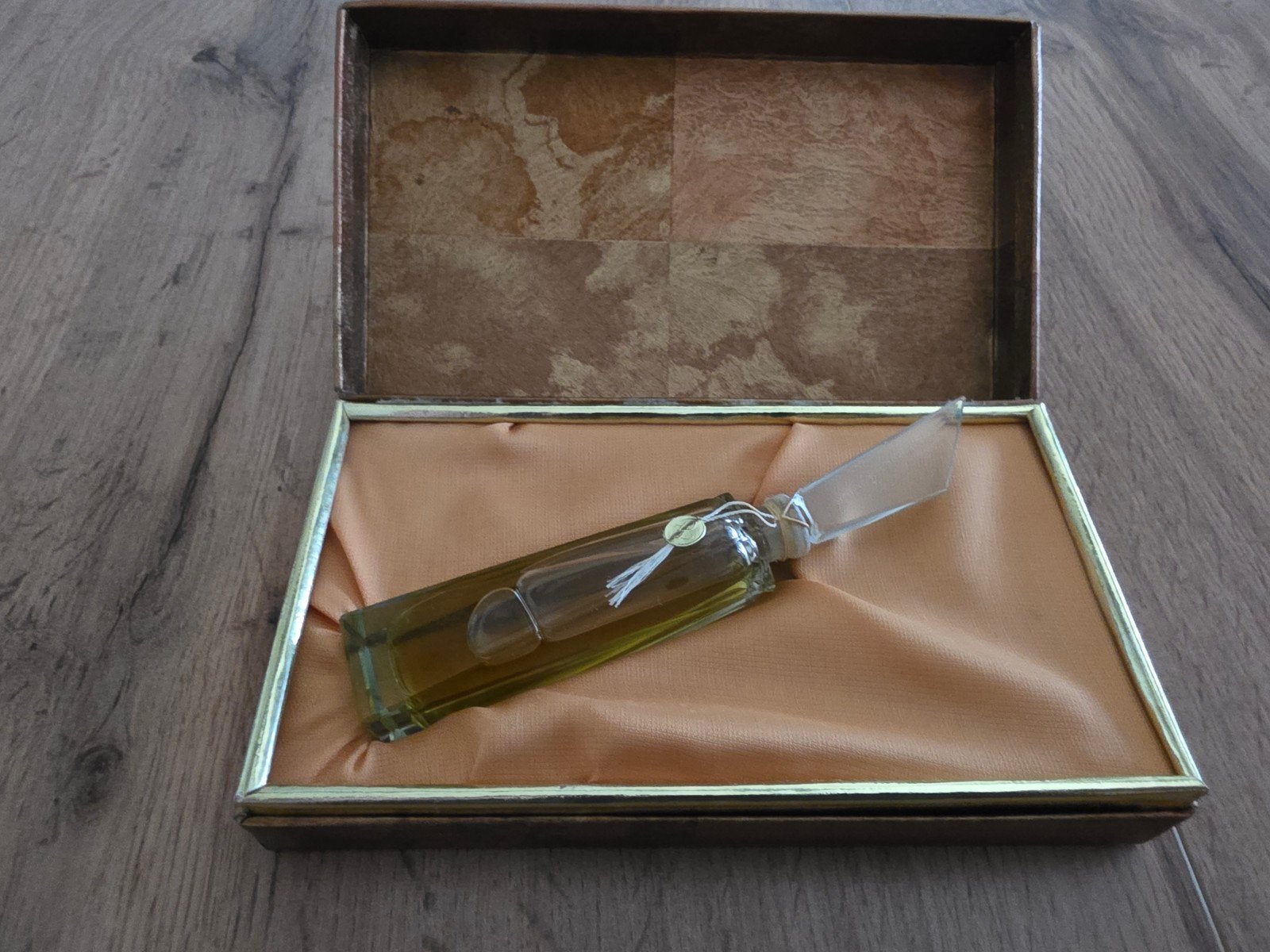 Vintage Dzintari Konsuello USSR Parfum 1970s Verzegeld, Verzamelen, Parfumverzamelingen, Ophalen of Verzenden, Parfumfles, Gevuld