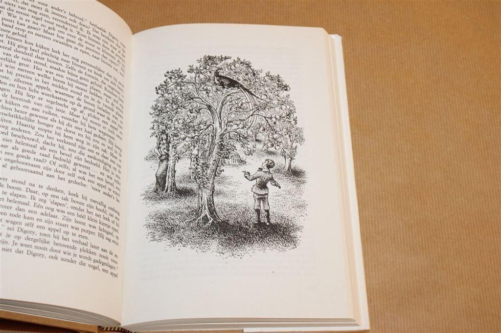 Het Land Narnia [Het Neefje & De Laatste Strijd 1978], Boeken, Ophalen of Verzenden, Gelezen