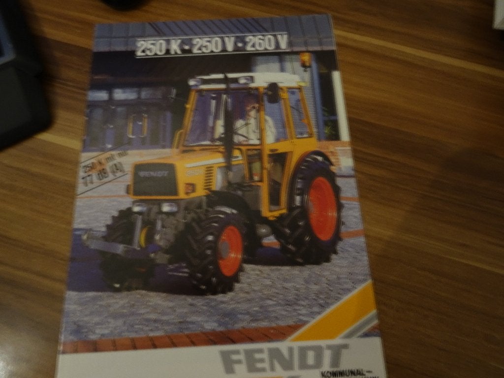 Fendt 250K/250V/260V Kommunal Technik folder, Boeken, Ophalen of Verzenden, Nieuw, Folder